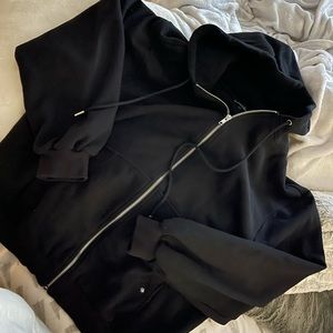 For love and lemons zips up